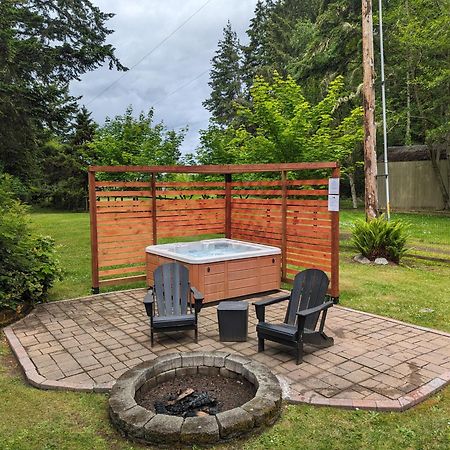 Fox Paws Luxury Cabin - Hot Tub, Fire Pit & Pines! Hansville Экстерьер фото