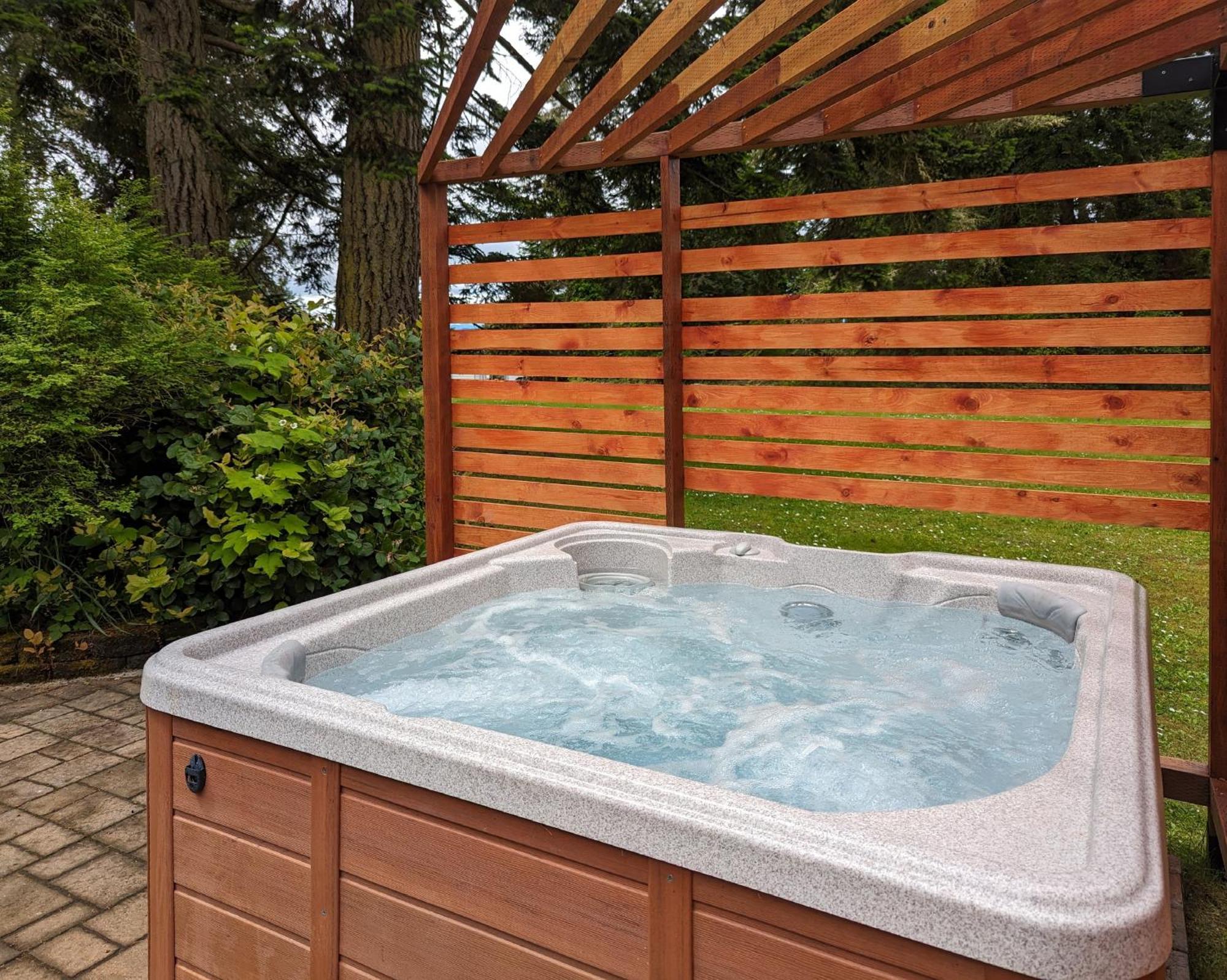 Fox Paws Luxury Cabin - Hot Tub, Fire Pit & Pines! Hansville Экстерьер фото