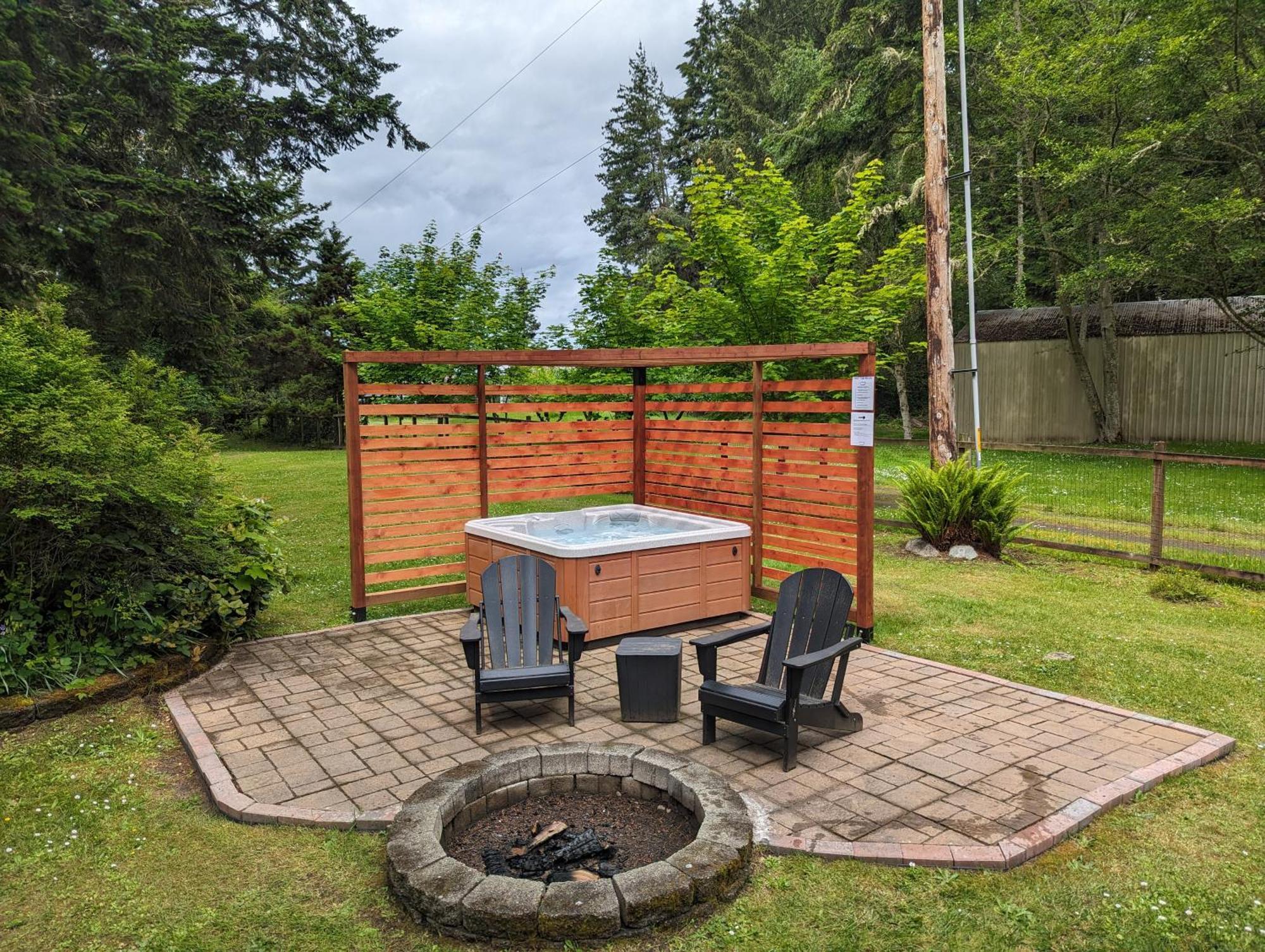 Fox Paws Luxury Cabin - Hot Tub, Fire Pit & Pines! Hansville Экстерьер фото